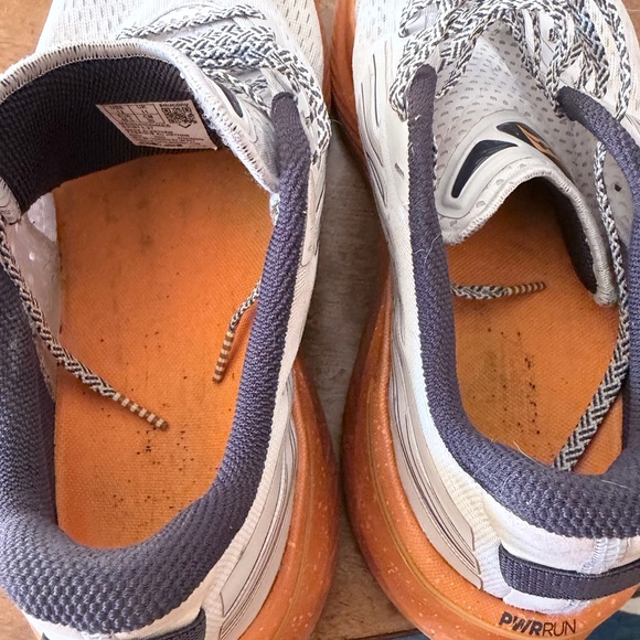 SAUCONY RUNNING SHOES. (SIZE 12) - Picture 10 of 11